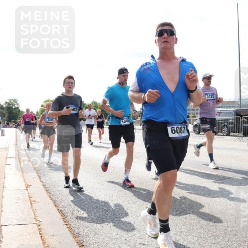 29.06.2025 - hella hamburg halbmarathon Lena Gebhardt http://msf.ph/oto/8357576 29.06.2025 10:01:28 Lombardsbrücke 5675, 02, 1369, 6087, 3425, 8691, 1130, 1184, 1329, 1387, 1420, 1464, 1653, 1722, 1724, 1726, 1729, 1940, 2006, 2091, 2167, 2354, 2363, 2490, 2591, 2806, 2936, 2957, 3039, 3199, 3425, 3625, 3663, 4068, 4238, 4249, 4319, 4322, 4370, 4649, 4663, 5547, 5570, 5602, 5603, 5675, 6087, 6281, 0000, 6302, 6487, 6531, 6591, 6835, 6921, 6924, 7287, 7658, 7846, 8030, 8045, 8046, 8191, 8392, 8578, 8691, 8822, 8926, 9932, 10188, 10281, 10301, 10383, 10576, 10915, 11043, 11465 meine-sportfotos.de