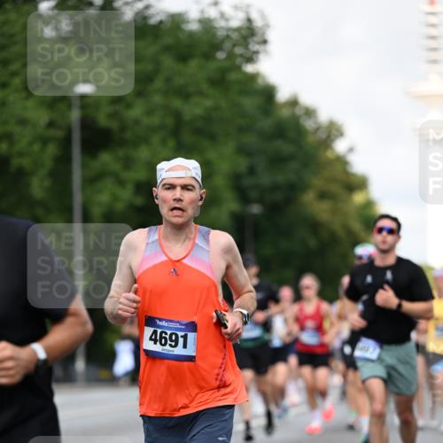 29.06.2025 - hella hamburg halbmarathon Dr. Thomas Lammeyer http://msf.ph/oto/8357628 29.06.2025 09:56:28 Kennedybrücke 1012, 1070, 1220, 1415, 1468, 1613, 1735, 1782, 2048, 2189, 2233, 2590, 2970, 3021, 3098, 3109, 3124, 3304, 3907, 3917, 3928, 4080, 4277, 4497, 4691, 4933, 4981, 5476, 5477, 5682, 6152, 6716, 7005, 7067, 7093, 7191, 7325, 7432, 7451, 7599, 7843, 7865, 8145, 8467, 8664, 8694, 8722, 9081, 9213, 9538, 9540, 10000, 10099, 10251, 10313, 10750, 10796, 10969, 11153, 11346 meine-sportfotos.de