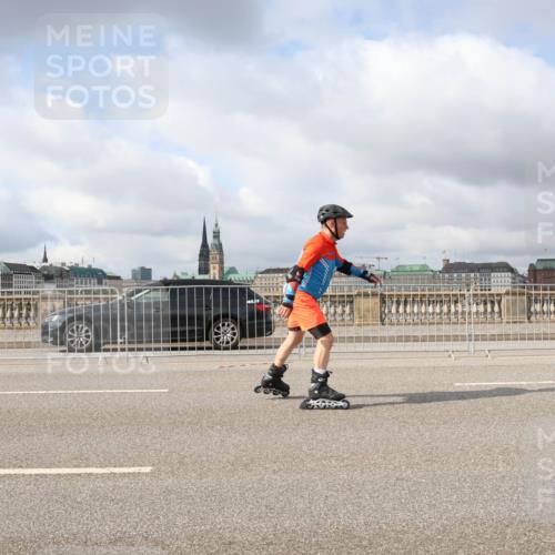 29.06.2025 - hella hamburg halbmarathon Lena Gebhardt http://msf.ph/oto/8357673 29.06.2025 09:09:32 Lombardsbrücke  meine-sportfotos.de