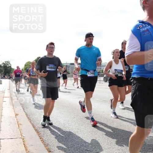 29.06.2025 - hella hamburg halbmarathon Lena Gebhardt http://msf.ph/oto/8357676 29.06.2025 10:01:28 Lombardsbrücke 3663, 5675, 16602, 287, 1369, 17890, 6087, 1130, 1184, 1329, 1387, 1420, 1464, 1653, 1722, 1724, 1726, 1729, 1940, 2006, 2091, 2167, 2354, 2363, 2490, 2591, 2806, 2936, 2957, 3039, 3199, 3425, 3625, 3663, 4068, 4238, 4249, 4319, 4322, 4370, 4649, 4663, 5547, 5570, 5602, 5603, 5675, 6087, 6281, 0000, 6302, 6487, 6531, 6591, 6835, 6921, 6924, 7287, 7658, 7846, 8030, 8045, 8046, 8191, 8392, 8578, 8691, 8822, 8926, 9932, 10188, 10281, 10301, 10383, 10576, 10915, 11043, 11465 meine-sportfotos.de