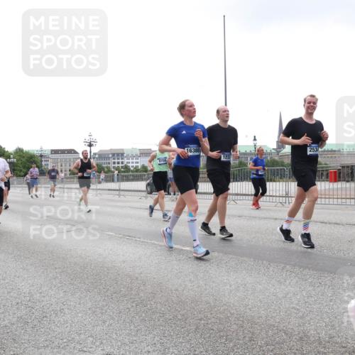 29.06.2025 - hella hamburg halbmarathon Lena Gebhardt http://msf.ph/oto/8357686 29.06.2025 10:39:05 Lombardsbrücke 9708, 16388, 1232, 2534, 56, 1232, 1390, 1451, 1760, 1856, 1883, 2092, 2524, 2534, 2571, 2574, 2693, 2843, 2893, 2998, 3275, 3307, 3323, 3726, 3727, 3745, 3927, 4028, 4257, 4259, 4260, 4316, 4320, 4410, 4523, 4603, 4659, 4882, 4964, 5913, 6062, 6112, 6342, 6343, 6611, 6695, 6696, 6875, 7263, 7341, 7501, 7506, 7524, 7589, 7815, 7849, 8203, 8243, 8367, 8457, 8783, 9393, 9420, 9446, 9708, 9974, 9977, 10001, 10072, 10315, 10516, 10554, 13060 meine-sportfotos.de