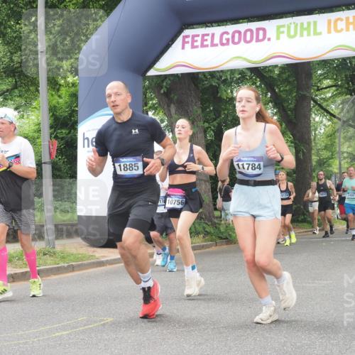 29.06.2025 - hella hamburg halbmarathon KatJ http://msf.ph/oto/8357690 29.06.2025 10:52:07 Zwischen KM18-KM19 1885, 4613, 7271, 7474 meine-sportfotos.de
