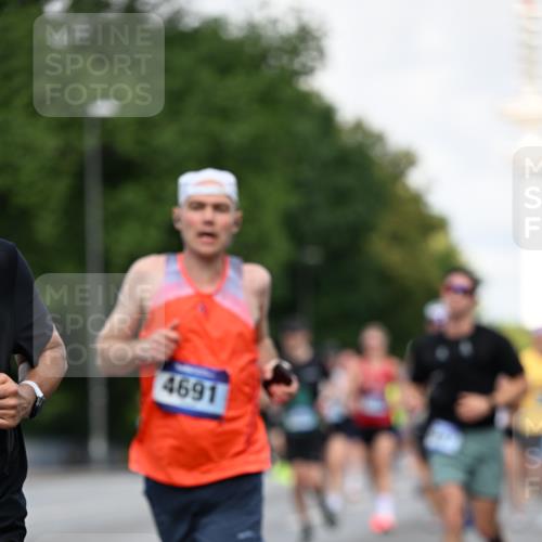 29.06.2025 - hella hamburg halbmarathon Dr. Thomas Lammeyer http://msf.ph/oto/8357720 29.06.2025 09:56:28 Kennedybrücke 1012, 1070, 1220, 1415, 1468, 1613, 1735, 1782, 2048, 2189, 2233, 2590, 2970, 3021, 3098, 3109, 3124, 3304, 3907, 3917, 3928, 4080, 4277, 4497, 4691, 4933, 4981, 5476, 5477, 5682, 6152, 6716, 7005, 7067, 7093, 7191, 7325, 7432, 7451, 7599, 7843, 7865, 8145, 8467, 8664, 8694, 8722, 9081, 9213, 9538, 9540, 10000, 10099, 10251, 10313, 10750, 10796, 10969, 11153, 11346 meine-sportfotos.de