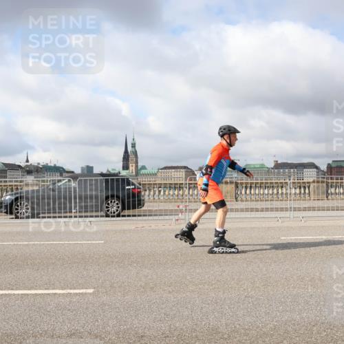 29.06.2025 - hella hamburg halbmarathon Lena Gebhardt http://msf.ph/oto/8357728 29.06.2025 09:09:32 Lombardsbrücke  meine-sportfotos.de
