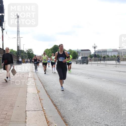 29.06.2025 - hella hamburg halbmarathon Lena Gebhardt http://msf.ph/oto/8357734 29.06.2025 10:13:59 Lombardsbrücke 1131, 1131, 1194, 1480, 1890, 2055, 2359, 2721, 2904, 2987, 3939, 4001, 4032, 4795, 4950, 4962, 5232, 5631, 5719, 6026, 6287, 6710, 6717, 6724, 7442, 7462, 7913, 7991, 8001, 8057, 8279, 8673, 9128, 9631, 9845, 9886, 10442, 10443, 10977, 11441, 11987, 12313, 12797, 12928, 12929, 12938, 13285, 13788, 15085, 15482, 15663, 15721, 15722, 15840, 16491, 17439, 17472, 17985, 18041, 18231, 18236, 18239 meine-sportfotos.de