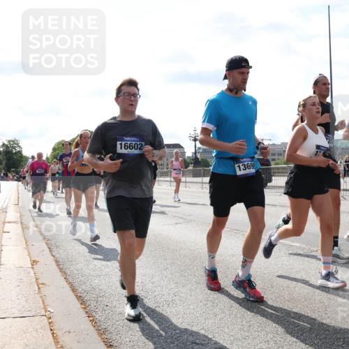 29.06.2025 - hella hamburg halbmarathon Lena Gebhardt http://msf.ph/oto/8357780 29.06.2025 10:01:28 Lombardsbrücke 3663, 16602, 1369, 3425, 1130, 1184, 1329, 1387, 1420, 1464, 1653, 1722, 1724, 1726, 1729, 1940, 2006, 2091, 2167, 2354, 2363, 2490, 2591, 2806, 2936, 2957, 3039, 3199, 3425, 3625, 3663, 4068, 4238, 4249, 4319, 4322, 4370, 4649, 4663, 5547, 5570, 5602, 5603, 5675, 6087, 6281, 0000, 6302, 6487, 6531, 6591, 6835, 6921, 6924, 7287, 7658, 7846, 8030, 8045, 8046, 8191, 8392, 8578, 8691, 8822, 8926, 9932, 10188, 10281, 10301, 10383, 10576, 10915, 11043, 11465 meine-sportfotos.de
