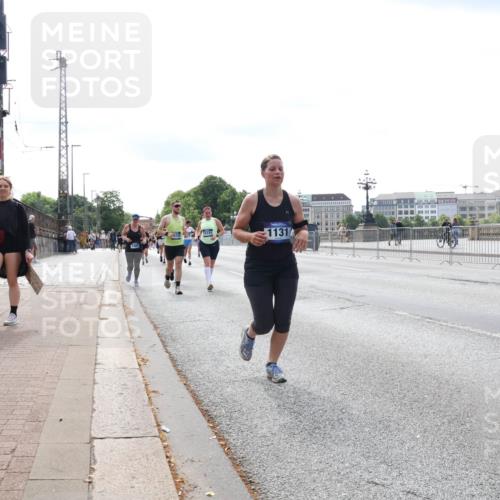 29.06.2025 - hella hamburg halbmarathon Lena Gebhardt http://msf.ph/oto/8357800 29.06.2025 10:13:59 Lombardsbrücke 15721, 1131, 1131, 1194, 1480, 1890, 2055, 2359, 2721, 2904, 2987, 3939, 4001, 4032, 4795, 4950, 4962, 5232, 5631, 5719, 6026, 6287, 6710, 6717, 6724, 7442, 7462, 7913, 7991, 8001, 8057, 8279, 8673, 9128, 9631, 9845, 9886, 10442, 10443, 10977, 11441, 11987, 12313, 12797, 12928, 12929, 12938, 13285, 13788, 15085, 15482, 15663, 15721, 15722, 15840, 16491, 17439, 17472, 17985, 18041, 18231, 18236, 18239 meine-sportfotos.de