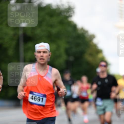 29.06.2025 - hella hamburg halbmarathon Dr. Thomas Lammeyer http://msf.ph/oto/8357817 29.06.2025 09:56:28 Kennedybrücke 1012, 1070, 1220, 1415, 1468, 1613, 1735, 1782, 2048, 2189, 2233, 2590, 2970, 3021, 3098, 3109, 3124, 3304, 3907, 3917, 3928, 4080, 4277, 4497, 4691, 4933, 4981, 5476, 5477, 5682, 6152, 6716, 7005, 7067, 7093, 7191, 7325, 7432, 7451, 7599, 7843, 7865, 8145, 8467, 8664, 8694, 8722, 9081, 9213, 9538, 9540, 10000, 10099, 10251, 10313, 10750, 10796, 10969, 11153, 11346 meine-sportfotos.de