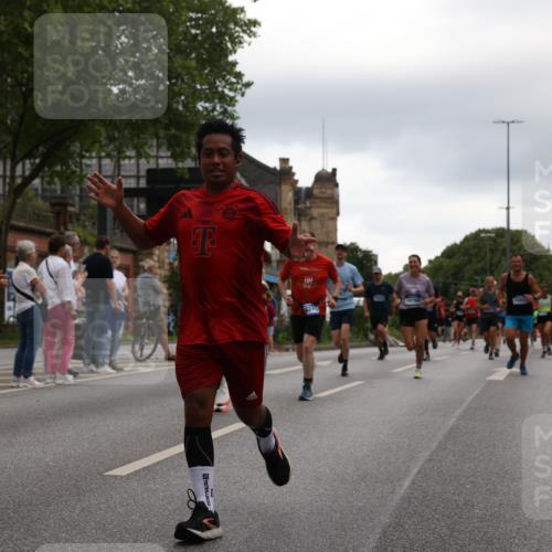 29.06.2025 - hella hamburg halbmarathon Yannick Fuchs http://msf.ph/oto/8357844 29.06.2025 10:53:06 20KM 1285, 1642, 1946, 1951, 2006, 2027, 2348, 2584, 2677, 2855, 2957, 2978, 3181, 3279, 3983, 4088, 4592, 5084, 5347, 5633, 5885, 6202, 6208, 6220, 6636, 6997, 7031, 7223, 7476, 8290, 8929, 9655, 10036, 10759, 10943, 11935, 11938, 12633, 13407, 13583, 14375, 14567, 14631, 14902, 14914, 14965, 15232, 15240, 15263, 15284, 15824, 16160, 16341, 16563, 16910, 17017, 17346, 17503, 17630, 18112, 18153, 18232, 18266, 18327, 18954, 19015, 19160 meine-sportfotos.de
