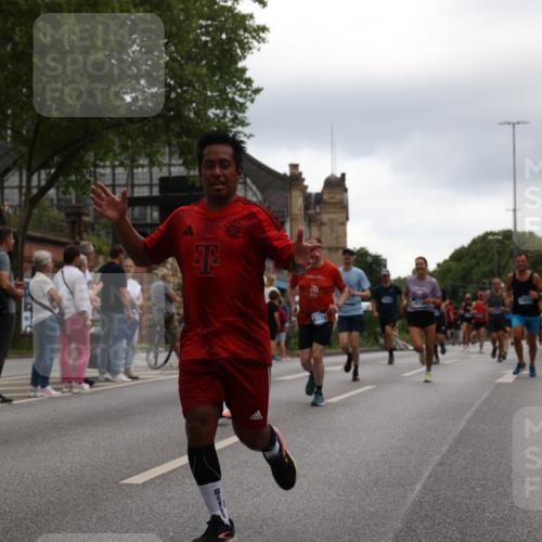 29.06.2025 - hella hamburg halbmarathon Yannick Fuchs http://msf.ph/oto/8357894 29.06.2025 10:53:06 20KM 1285, 1642, 1946, 1951, 2006, 2027, 2348, 2584, 2677, 2855, 2957, 2978, 3181, 3279, 3983, 4088, 4592, 5084, 5347, 5633, 5885, 6202, 6208, 6220, 6636, 6997, 7031, 7223, 7476, 8290, 8929, 9655, 10036, 10759, 10943, 11935, 11938, 12633, 13407, 13583, 14375, 14567, 14631, 14902, 14914, 14965, 15232, 15240, 15263, 15284, 15824, 16160, 16341, 16563, 16910, 17017, 17346, 17503, 17630, 18112, 18153, 18232, 18266, 18327, 18954, 19015, 19160 meine-sportfotos.de