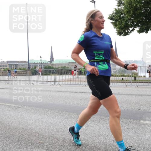 29.06.2025 - hella hamburg halbmarathon Lena Gebhardt http://msf.ph/oto/8357896 29.06.2025 10:48:08 Lombardsbrücke 19101, 1045, 1157, 1174, 1175, 1246, 1392, 1618, 1639, 1645, 1701, 1926, 2037, 2163, 2195, 2197, 2418, 2475, 2491, 2545, 2627, 2650, 2704, 2756, 2790, 2909, 2958, 3049, 3320, 3468, 3504, 3679, 3933, 4327, 4588, 4856, 5585, 5781, 5886, 5952, 6143, 7240, 7393, 7394, 7427, 7532, 7916, 8077, 8310, 8521, 8774, 8948, 9356, 9696, 9697, 9775, 9921, 10145, 10658, 10777, 10794, 10991, 11548, 11742, 11781, 11802, 11909, 12431 meine-sportfotos.de
