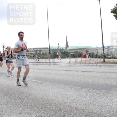 29.06.2025 - hella hamburg halbmarathon Lena Gebhardt http://msf.ph/oto/8358006 29.06.2025 10:48:09 Lombardsbrücke 1392, 7562, 346, 19101, 1157, 1174, 1175, 1246, 1392, 1618, 1639, 1645, 1701, 1926, 2037, 2163, 2195, 2197, 2418, 2475, 2491, 2545, 2627, 2650, 2704, 2756, 2790, 2909, 2958, 3049, 3320, 3468, 3504, 3679, 3933, 4327, 4588, 4856, 5585, 5781, 5886, 5952, 6143, 7240, 7393, 7394, 7427, 7532, 7916, 8077, 8310, 8521, 8774, 8948, 9356, 9696, 9697, 9775, 9921, 10145, 10658, 10777, 10794, 11548, 11742, 11781, 11909, 12431 meine-sportfotos.de