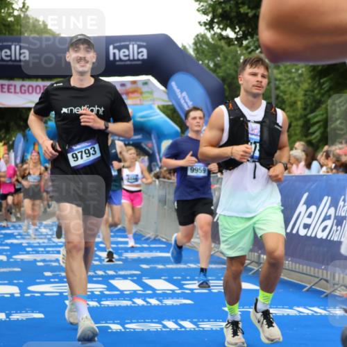 29.06.2025 - hella hamburg halbmarathon Strokosch-Dieckow http://msf.ph/oto/8358025 29.06.2025 10:51:49 Ziel 2396, 2818, 2823, 2880, 4297, 5102, 6286, 7224, 8710, 8819, 8856, 9793, 9959, 12224, 13799, 15427, 15690, 15727, 15831, 15899, 16907, 17682, 17815, 17962, 19053, 19137 meine-sportfotos.de