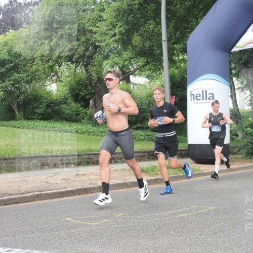 29.06.2025 - hella hamburg halbmarathon KatJ http://msf.ph/oto/8358036 29.06.2025 10:22:11 Zwischen KM18-KM19 4749, 7723 meine-sportfotos.de