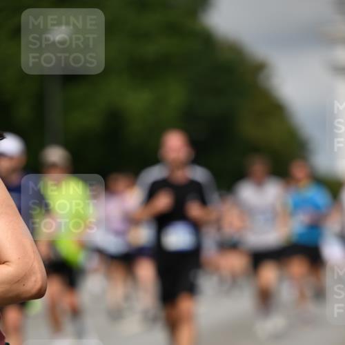 29.06.2025 - hella hamburg halbmarathon Dr. Thomas Lammeyer http://msf.ph/oto/8358037 29.06.2025 10:18:53 Kennedybrücke 1296, 1379, 1575, 1728, 1745, 2046, 2281, 2690, 3454, 3507, 3509, 3691, 4495, 4641, 5608, 5800, 5981, 6181, 6317, 6710, 6724, 7195, 7439, 7446, 7447, 7881, 8239, 8256, 8275, 8522, 8563, 8755, 8854, 8892, 9709, 9911, 9975, 10589, 10717, 10858, 11271 meine-sportfotos.de