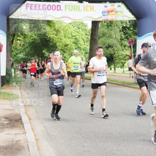 29.06.2025 - hella hamburg halbmarathon MichiJ http://msf.ph/oto/8358066 29.06.2025 10:42:18 Zwischen KM18-KM19 1125, 2474, 2612, 3037, 5672, 6443, 8863, 9562, 11309, 11568, 12858, 13470, 14845, 15184, 16009, 16327, 16521, 18741, 18759, 19047, 19120 meine-sportfotos.de
