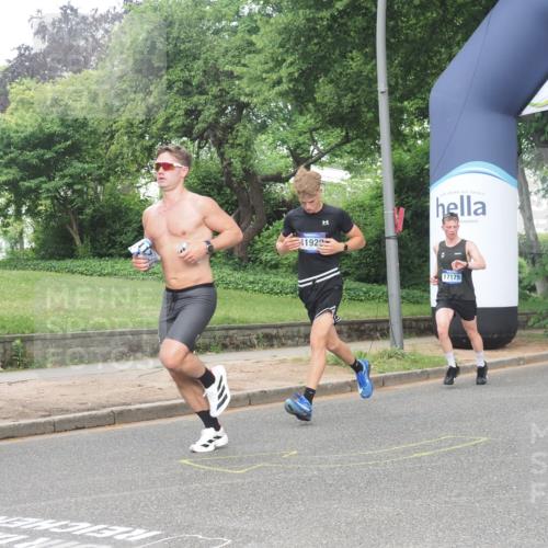 29.06.2025 - hella hamburg halbmarathon KatJ http://msf.ph/oto/8358123 29.06.2025 10:22:11 Zwischen KM18-KM19 4749, 7723 meine-sportfotos.de