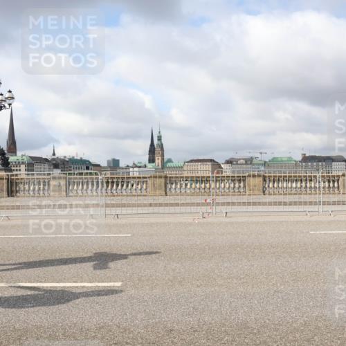 29.06.2025 - hella hamburg halbmarathon Lena Gebhardt http://msf.ph/oto/8358139 29.06.2025 09:09:36 Lombardsbrücke  meine-sportfotos.de