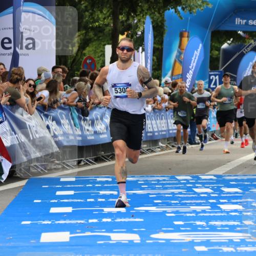 29.06.2025 - hella hamburg halbmarathon Strokosch-Dieckow http://msf.ph/oto/8358285 29.06.2025 10:29:54 Ziel 5308, 15672, 19202 meine-sportfotos.de