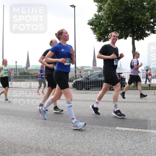 29.06.2025 - hella hamburg halbmarathon Lena Gebhardt http://msf.ph/oto/8358322 29.06.2025 10:39:06 Lombardsbrücke 9708, 18, 6388, 253, 56, 1232, 1390, 1451, 1760, 1856, 1883, 2092, 2524, 2534, 2571, 2574, 2693, 2843, 2893, 2998, 3275, 3307, 3323, 3726, 3727, 3745, 3927, 4028, 4257, 4259, 4260, 4316, 4320, 4410, 4523, 4603, 4659, 4882, 4964, 5913, 6062, 6112, 6342, 6343, 6611, 6875, 7263, 7341, 7501, 7506, 7524, 7589, 7815, 7849, 8203, 8243, 8367, 8457, 8783, 9393, 9420, 9446, 9708, 9974, 9977, 10001, 10072, 10315, 10516, 10554, 13060 meine-sportfotos.de