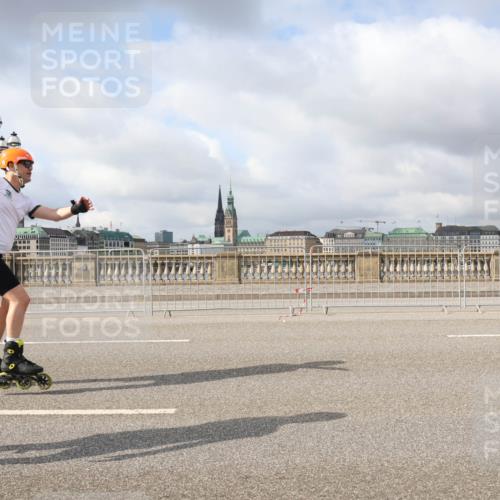 29.06.2025 - hella hamburg halbmarathon Lena Gebhardt http://msf.ph/oto/8358353 29.06.2025 09:09:36 Lombardsbrücke  meine-sportfotos.de