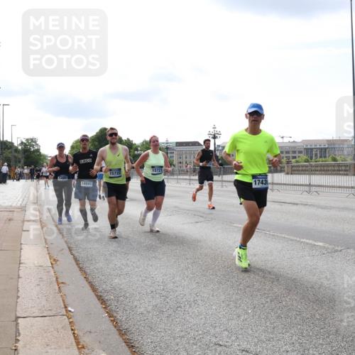 29.06.2025 - hella hamburg halbmarathon Lena Gebhardt http://msf.ph/oto/8358376 29.06.2025 10:14:01 Lombardsbrücke 1480, 18041, 15722, 15721, 1743, 1131, 1194, 1480, 1890, 2055, 2359, 2721, 2904, 2987, 3939, 4001, 4032, 4795, 4962, 5232, 5631, 5719, 6026, 6287, 6710, 6717, 7442, 7462, 7913, 7991, 8001, 8057, 8279, 8409, 8673, 9128, 9631, 9845, 9886, 10442, 10443, 10977, 11441, 11987, 12313, 12797, 12928, 12929, 12938, 13285, 13788, 15085, 15482, 15663, 15721, 15722, 15840, 16491, 17439, 17472, 17985, 18041, 18231, 18236, 18239 meine-sportfotos.de