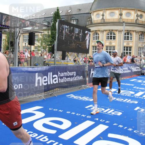 29.06.2025 - hella hamburg halbmarathon Michael Strokosch http://msf.ph/oto/8358385 29.06.2025 10:54:35 Ziel 2474, 3794, 4868, 5259, 7129, 8798, 10040, 10368, 10376, 11797, 11799, 12607, 15146 meine-sportfotos.de