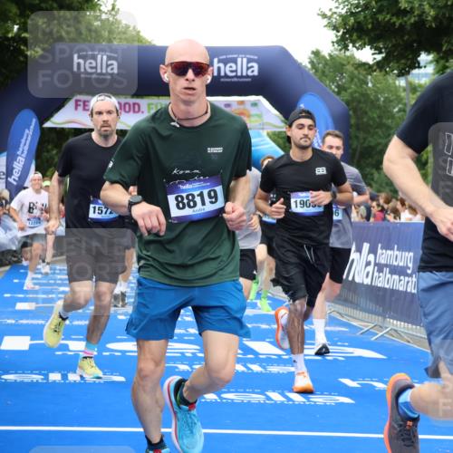 29.06.2025 - hella hamburg halbmarathon Strokosch-Dieckow http://msf.ph/oto/8358387 29.06.2025 10:51:45 Ziel 2396, 2818, 2823, 2880, 4297, 6286, 7224, 8710, 8819, 8856, 9793, 9959, 12224, 14012, 14458, 15427, 15496, 15727, 15831, 15899, 16907, 17682, 17815, 17962, 19020, 19053, 19137 meine-sportfotos.de