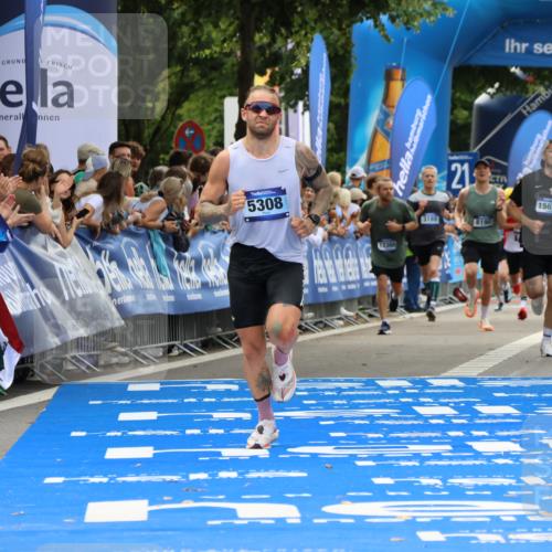 29.06.2025 - hella hamburg halbmarathon Strokosch-Dieckow http://msf.ph/oto/8358396 29.06.2025 10:29:54 Ziel 5308, 15672, 19202 meine-sportfotos.de
