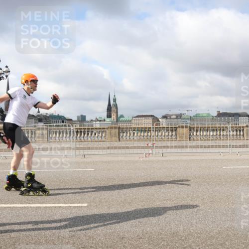 29.06.2025 - hella hamburg halbmarathon Lena Gebhardt http://msf.ph/oto/8358439 29.06.2025 09:09:36 Lombardsbrücke  meine-sportfotos.de