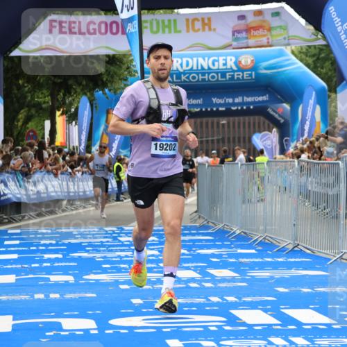 29.06.2025 - hella hamburg halbmarathon Strokosch-Dieckow http://msf.ph/oto/8358450 29.06.2025 10:29:50 Ziel 5308, 13374, 19202 meine-sportfotos.de