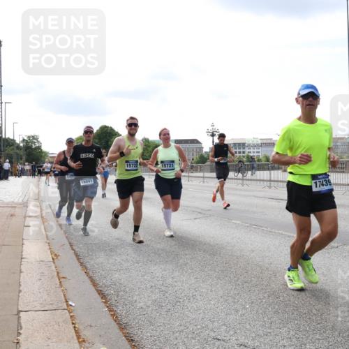 29.06.2025 - hella hamburg halbmarathon Lena Gebhardt http://msf.ph/oto/8358459 29.06.2025 10:14:01 Lombardsbrücke 15722, 1480, 18041, 15721, 17439, 1131, 1194, 1480, 1890, 2055, 2359, 2721, 2904, 2987, 3939, 4001, 4032, 4795, 4962, 5232, 5631, 5719, 6026, 6287, 6710, 6717, 7442, 7462, 7913, 7991, 8001, 8057, 8279, 8409, 8673, 9128, 9631, 9845, 9886, 10442, 10443, 10977, 11441, 11987, 12313, 12797, 12928, 12929, 12938, 13285, 13788, 15085, 15482, 15663, 15721, 15722, 15840, 16491, 17439, 17472, 17985, 18041, 18231, 18236, 18239 meine-sportfotos.de