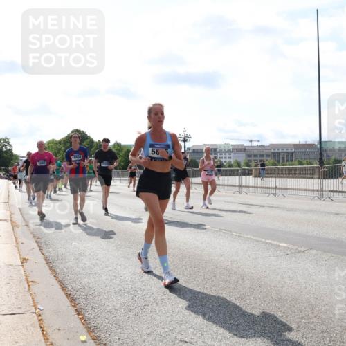 29.06.2025 - hella hamburg halbmarathon Lena Gebhardt http://msf.ph/oto/8358466 29.06.2025 10:01:29 Lombardsbrücke 3663, 15637, 15550, 56, 1130, 1184, 1329, 1387, 1420, 1464, 1653, 1722, 1724, 1726, 1729, 1940, 2006, 2091, 2167, 2354, 2363, 2490, 2591, 2806, 2936, 2957, 3039, 3199, 3425, 3625, 3663, 4068, 4238, 4249, 4319, 4322, 4370, 4649, 4663, 5547, 5570, 5602, 5603, 5675, 6087, 6281, 0000, 6302, 6487, 6531, 6591, 6835, 6921, 6924, 7287, 7846, 8030, 8045, 8046, 8191, 8392, 8578, 8691, 8822, 8926, 9932, 10188, 10281, 10301, 10383, 10576, 10915, 11043, 11465 meine-sportfotos.de