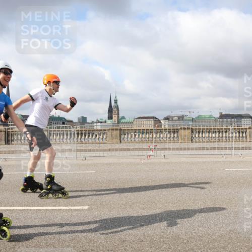 29.06.2025 - hella hamburg halbmarathon Lena Gebhardt http://msf.ph/oto/8358540 29.06.2025 09:09:36 Lombardsbrücke 527 meine-sportfotos.de