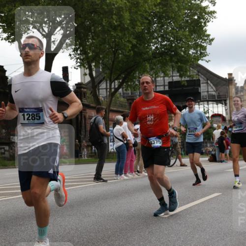 29.06.2025 - hella hamburg halbmarathon Yannick Fuchs http://msf.ph/oto/8358546 29.06.2025 10:53:08 20KM 1285, 1642, 2006, 2348, 2584, 2677, 2855, 2957, 2978, 3181, 3279, 3983, 4088, 4592, 5347, 5633, 5885, 6087, 6202, 6208, 6220, 6438, 6636, 6997, 7031, 7223, 7476, 8290, 8929, 9655, 10036, 10759, 10896, 10943, 11935, 11938, 12206, 12261, 12564, 12633, 13407, 13583, 14375, 14567, 14631, 14732, 14902, 14914, 14965, 15232, 15240, 15263, 15284, 15824, 16160, 16341, 16563, 16910, 16980, 17017, 17346, 17503, 17630, 18153, 18232, 18266, 18327, 18467, 18954, 19015, 19160 meine-sportfotos.de