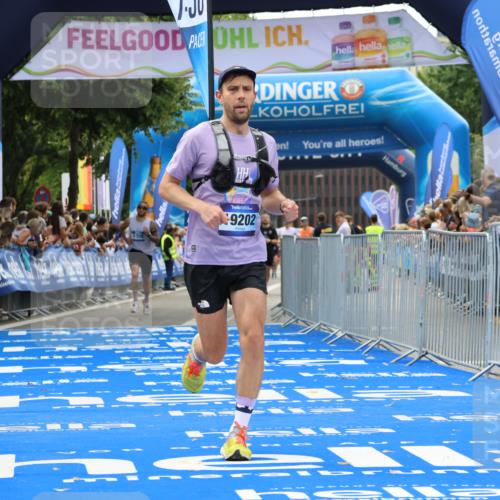 29.06.2025 - hella hamburg halbmarathon Strokosch-Dieckow http://msf.ph/oto/8358556 29.06.2025 10:29:50 Ziel 5308, 13374, 19202 meine-sportfotos.de