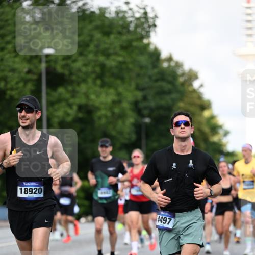29.06.2025 - hella hamburg halbmarathon Dr. Thomas Lammeyer http://msf.ph/oto/8358612 29.06.2025 09:56:29 Kennedybrücke 1012, 1070, 1220, 1415, 1468, 1613, 1735, 1782, 2048, 2189, 2233, 2590, 2970, 3021, 3098, 3109, 3124, 3304, 3907, 3917, 3928, 4080, 4277, 4497, 4691, 4933, 4981, 5476, 5477, 5682, 6152, 6716, 7005, 7067, 7093, 7191, 7325, 7432, 7451, 7599, 7843, 7865, 8145, 8467, 8664, 8694, 8722, 9081, 9213, 9538, 9540, 10000, 10099, 10208, 10251, 10313, 10750, 10796, 10969, 11153, 11346 meine-sportfotos.de