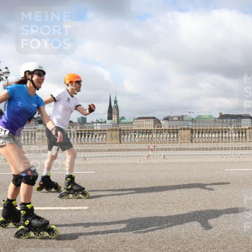 29.06.2025 - hella hamburg halbmarathon Lena Gebhardt http://msf.ph/oto/8358615 29.06.2025 09:09:36 Lombardsbrücke 521 meine-sportfotos.de
