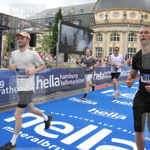 29.06.2025 - hella hamburg halbmarathon Michael Strokosch http://msf.ph/oto/8358648 29.06.2025 10:54:38 Ziel 2474, 3794, 5259, 8798, 9012, 10040, 10368, 10376, 12607, 15146 meine-sportfotos.de
