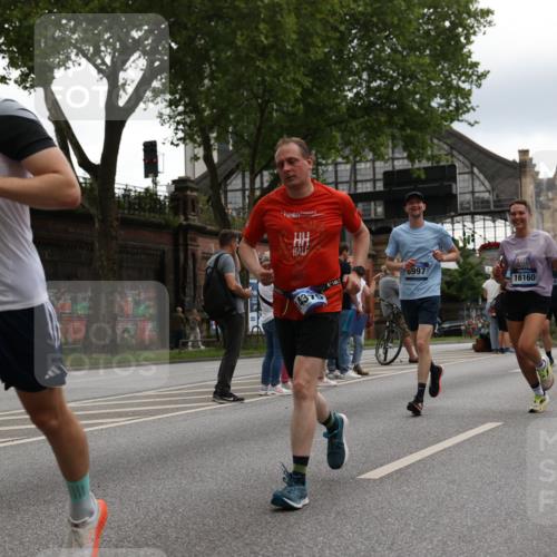 29.06.2025 - hella hamburg halbmarathon Yannick Fuchs http://msf.ph/oto/8358677 29.06.2025 10:53:08 20KM 1285, 1642, 2006, 2348, 2584, 2677, 2855, 2957, 2978, 3181, 3279, 3983, 4088, 4592, 5347, 5633, 5885, 6087, 6202, 6208, 6220, 6438, 6636, 6997, 7031, 7223, 7476, 8290, 8929, 9655, 10036, 10759, 10896, 10943, 11935, 11938, 12206, 12261, 12564, 12633, 13407, 13583, 14375, 14567, 14631, 14732, 14902, 14914, 14965, 15232, 15240, 15263, 15284, 15824, 16160, 16341, 16563, 16910, 16980, 17017, 17346, 17503, 17630, 18153, 18232, 18266, 18327, 18467, 18954, 19015, 19160 meine-sportfotos.de