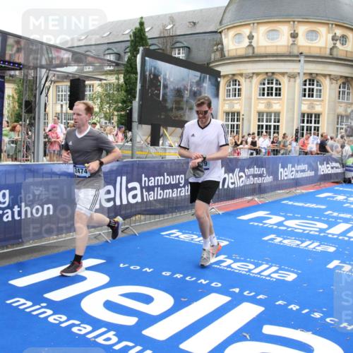 29.06.2025 - hella hamburg halbmarathon Michael Strokosch http://msf.ph/oto/8358684 29.06.2025 10:54:39 Ziel 1125, 2474, 5259, 8798, 9012, 10040, 10368, 10376, 12489, 12607, 17765 meine-sportfotos.de