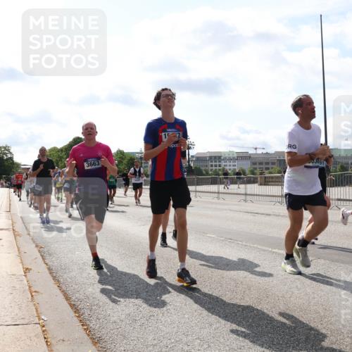 29.06.2025 - hella hamburg halbmarathon Lena Gebhardt http://msf.ph/oto/8358701 29.06.2025 10:01:31 Lombardsbrücke 549, 3663, 124, 1130, 1184, 1329, 1387, 1420, 1464, 1653, 1722, 1724, 1729, 1881, 1940, 2006, 2091, 2167, 2354, 2363, 2490, 2591, 2806, 2936, 2957, 3039, 3199, 3425, 3663, 4068, 4249, 4319, 4322, 4328, 4370, 4649, 4663, 5547, 5570, 5602, 5603, 5675, 6087, 6281, 0000, 6302, 6487, 6591, 6835, 6921, 6924, 7287, 7846, 8030, 8045, 8046, 8191, 8392, 8578, 8691, 8822, 8926, 9932, 10188, 10281, 10301, 10383, 10576, 10915, 11043, 11465 meine-sportfotos.de