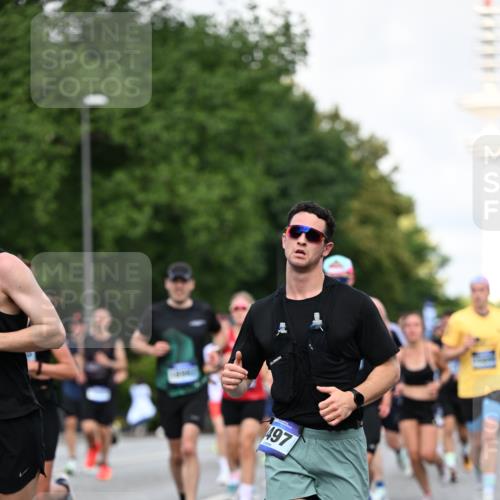 29.06.2025 - hella hamburg halbmarathon Dr. Thomas Lammeyer http://msf.ph/oto/8358748 29.06.2025 09:56:29 Kennedybrücke 1012, 1070, 1220, 1415, 1468, 1613, 1735, 1782, 2048, 2189, 2233, 2590, 2970, 3021, 3098, 3109, 3124, 3304, 3907, 3917, 3928, 4080, 4277, 4497, 4691, 4933, 4981, 5476, 5477, 5682, 6152, 6716, 7005, 7067, 7093, 7191, 7325, 7432, 7451, 7599, 7843, 7865, 8145, 8467, 8664, 8694, 8722, 9081, 9213, 9538, 9540, 10000, 10099, 10208, 10251, 10313, 10750, 10796, 10969, 11153, 11346 meine-sportfotos.de