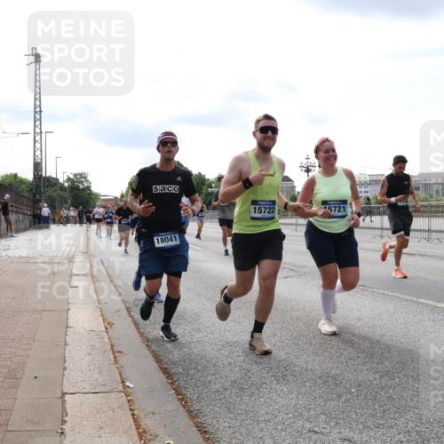 29.06.2025 - hella hamburg halbmarathon Lena Gebhardt http://msf.ph/oto/8358751 29.06.2025 10:14:02 Lombardsbrücke 18041, 15722, 5721, 1131, 1194, 1480, 1890, 2055, 2359, 2721, 2904, 2987, 3939, 4001, 4032, 4795, 4962, 5232, 5631, 5719, 6026, 6089, 6287, 6710, 6717, 7442, 7462, 7913, 7991, 8001, 8057, 8409, 8673, 8892, 9128, 9631, 9845, 9886, 10442, 10443, 10977, 11441, 11987, 12313, 12797, 12928, 12929, 12938, 13285, 13788, 15085, 15482, 15663, 15721, 15722, 15840, 16491, 17439, 17472, 17985, 18041, 18231, 18236, 18239 meine-sportfotos.de