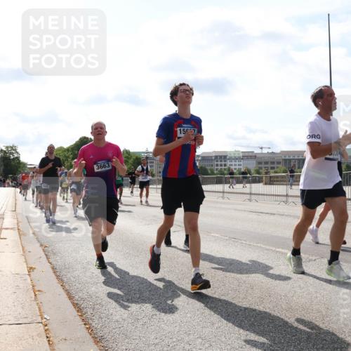 29.06.2025 - hella hamburg halbmarathon Lena Gebhardt http://msf.ph/oto/8358776 29.06.2025 10:01:31 Lombardsbrücke 649, 3663, 15627, 1130, 1184, 1329, 1387, 1420, 1464, 1653, 1722, 1724, 1729, 1881, 1940, 2006, 2091, 2167, 2354, 2363, 2490, 2591, 2806, 2936, 2957, 3039, 3199, 3425, 3663, 4068, 4249, 4319, 4322, 4328, 4370, 4649, 4663, 5547, 5570, 5602, 5603, 5675, 6087, 6281, 0000, 6302, 6487, 6591, 6835, 6921, 6924, 7287, 7846, 8030, 8045, 8046, 8191, 8392, 8578, 8691, 8822, 8926, 9932, 10188, 10281, 10301, 10383, 10576, 10915, 11043, 11465 meine-sportfotos.de