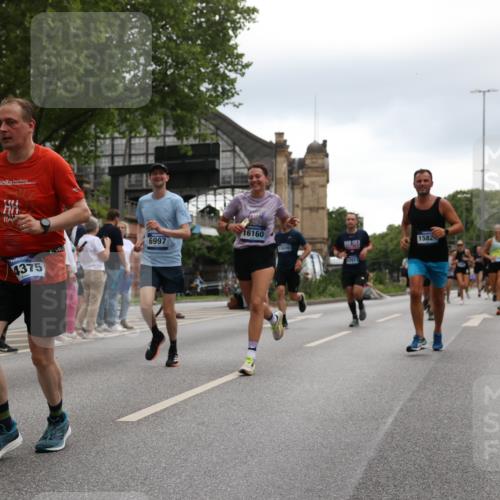 29.06.2025 - hella hamburg halbmarathon Yannick Fuchs http://msf.ph/oto/8358804 29.06.2025 10:53:08 20KM 1285, 1642, 2006, 2348, 2584, 2677, 2855, 2957, 2978, 3181, 3279, 3983, 4088, 4592, 5347, 5633, 5885, 6087, 6202, 6208, 6220, 6438, 6636, 6997, 7031, 7223, 7476, 8290, 8929, 9655, 10036, 10759, 10896, 10943, 11935, 11938, 12206, 12261, 12564, 12633, 13407, 13583, 14375, 14567, 14631, 14732, 14902, 14914, 14965, 15232, 15240, 15263, 15284, 15824, 16160, 16341, 16563, 16910, 16980, 17017, 17346, 17503, 17630, 18153, 18232, 18266, 18327, 18467, 18954, 19015, 19160 meine-sportfotos.de