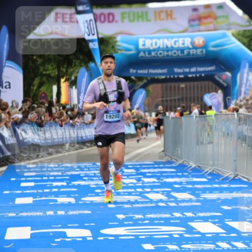 29.06.2025 - hella hamburg halbmarathon Strokosch-Dieckow http://msf.ph/oto/8358836 29.06.2025 10:29:49 Ziel 5308, 13374, 19202 meine-sportfotos.de