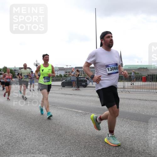 29.06.2025 - hella hamburg halbmarathon Lena Gebhardt http://msf.ph/oto/8358849 29.06.2025 10:39:07 Lombardsbrücke 10072, 19139, 19135, 8783, 13060, 56, 1232, 1390, 1451, 1760, 1856, 1883, 2092, 2524, 2534, 2571, 2574, 2693, 2843, 2893, 2998, 3275, 3307, 3353, 3726, 3727, 3745, 3927, 4257, 4259, 4260, 4316, 4320, 4410, 4523, 4603, 4659, 4855, 4882, 4964, 5913, 6062, 6112, 6342, 6343, 6611, 6875, 7263, 7341, 7501, 7506, 7524, 7589, 7815, 7849, 8203, 8243, 8367, 8457, 8783, 9393, 9420, 9446, 9708, 9974, 9977, 10001, 10072, 10315, 10516, 10554, 13060 meine-sportfotos.de