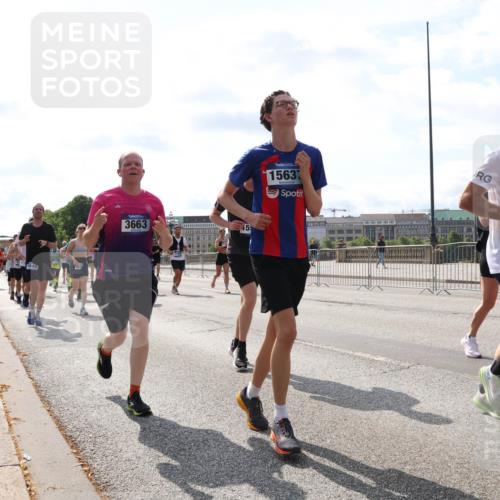 29.06.2025 - hella hamburg halbmarathon Lena Gebhardt http://msf.ph/oto/8358897 29.06.2025 10:01:32 Lombardsbrücke 3663, 155, 1563, 030, 1130, 1184, 1329, 1387, 1420, 1464, 1653, 1722, 1724, 1729, 1881, 1940, 2006, 2091, 2167, 2354, 2363, 2490, 2591, 2806, 2936, 2957, 3039, 3199, 3425, 3663, 4068, 4249, 4319, 4322, 4328, 4370, 4649, 4663, 5547, 5570, 5602, 5603, 5675, 6087, 6281, 0000, 6302, 6487, 6591, 6835, 6921, 6924, 7287, 7846, 8030, 8045, 8046, 8191, 8392, 8578, 8691, 8822, 8926, 9932, 10281, 10301, 10383, 10576, 10915, 11043, 11465 meine-sportfotos.de