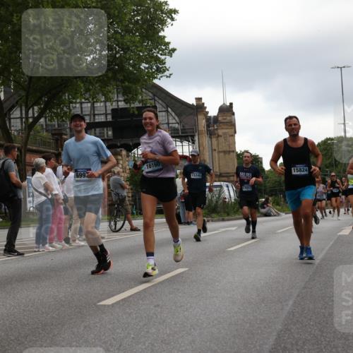 29.06.2025 - hella hamburg halbmarathon Yannick Fuchs http://msf.ph/oto/8358934 29.06.2025 10:53:08 20KM 1285, 1642, 2006, 2348, 2584, 2677, 2855, 2957, 2978, 3181, 3279, 3983, 4088, 4592, 5347, 5633, 5885, 6087, 6202, 6208, 6220, 6438, 6636, 6997, 7031, 7223, 7476, 8290, 8929, 9655, 10036, 10759, 10896, 10943, 11935, 11938, 12206, 12261, 12564, 12633, 13407, 13583, 14375, 14567, 14631, 14732, 14902, 14914, 14965, 15232, 15240, 15263, 15284, 15824, 16160, 16341, 16563, 16910, 16980, 17017, 17346, 17503, 17630, 18153, 18232, 18266, 18327, 18467, 18954, 19015, 19160 meine-sportfotos.de